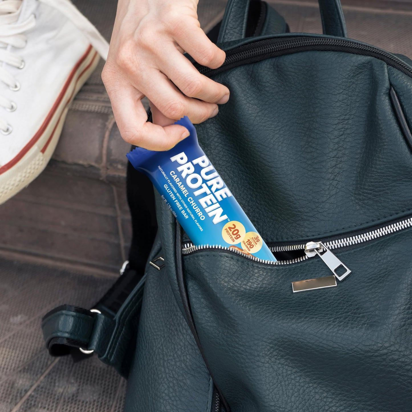 Pure Protein Bars, High Protein, Nutritious Snacks to Support Energy, Low Sugar, Gluten Free, Chocolate Deluxe, 1.76 oz., 12 Count(Pack of 1) (Packaging may vary)