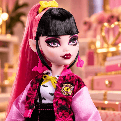 Monster High Fearbook Draculaura Fashion Doll with Yearbook and Photo Fang Club Accessories