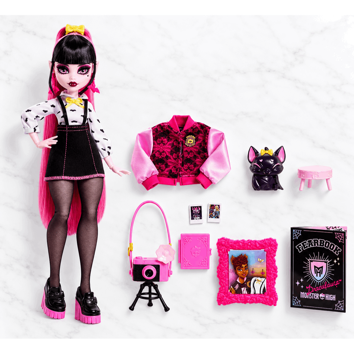 Monster High Fearbook Draculaura Fashion Doll with Yearbook and Photo Fang Club Accessories